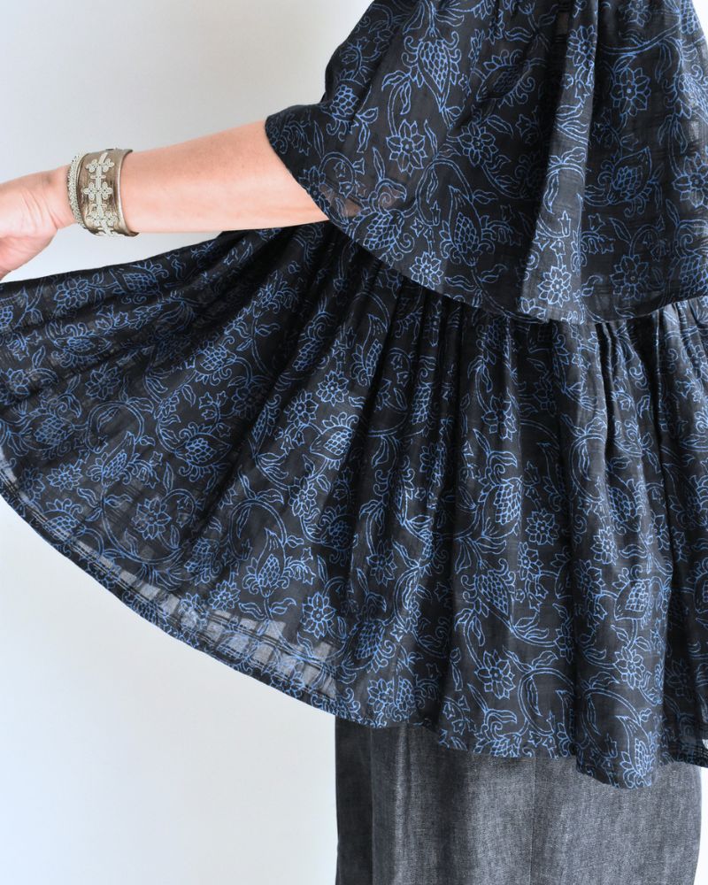 FLARED/SL SHIRTS WITH MINI PINTUCK in Navy/Blue