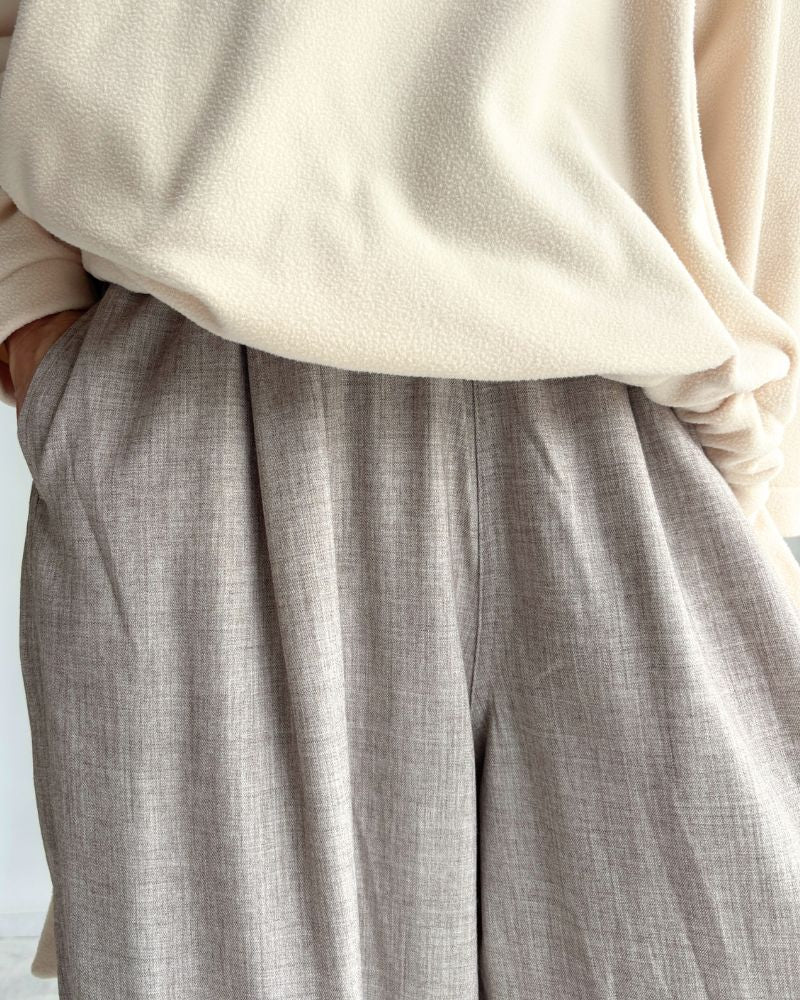 Loose silhouette easy pants 'PESH TR' in Light Beige