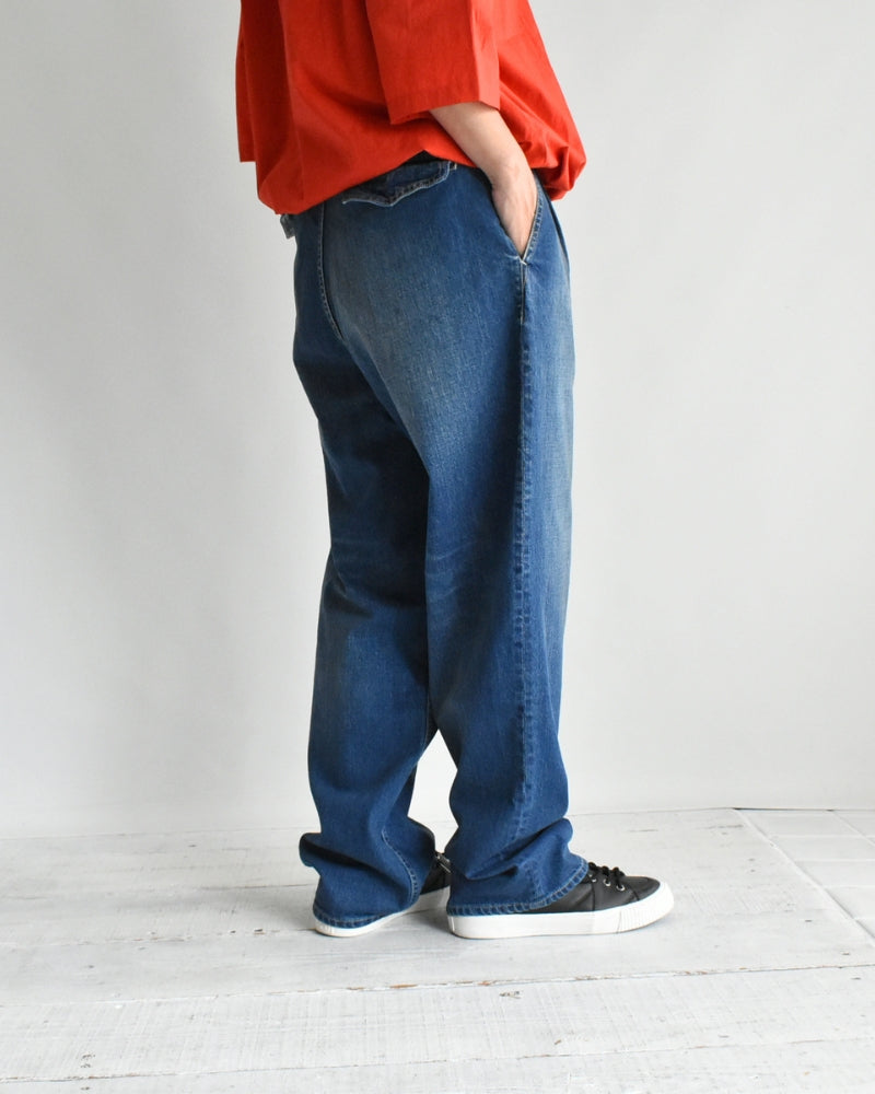 Denim tuck pants in Bleach
