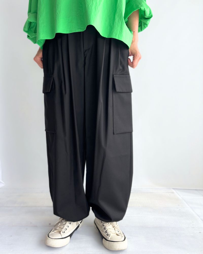 CLOVER-TRO Cargo Pants in Black