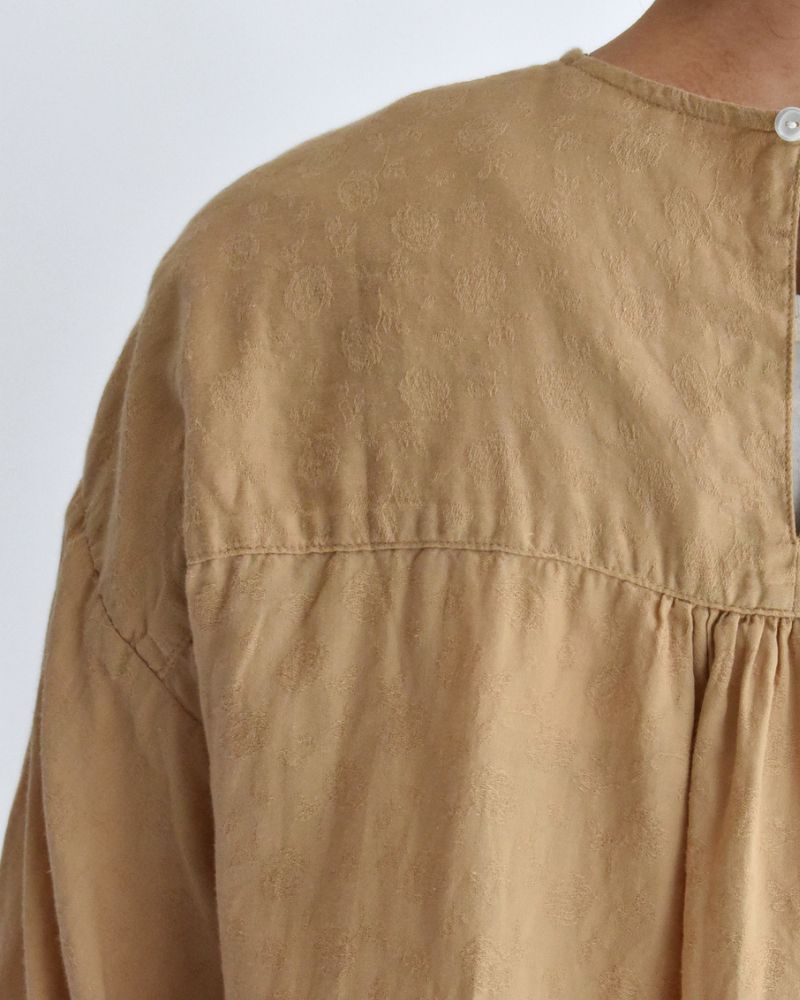 ANTIQUE ROSE JACQUARD MODERNIST BLOUSE in AntiqueBeige