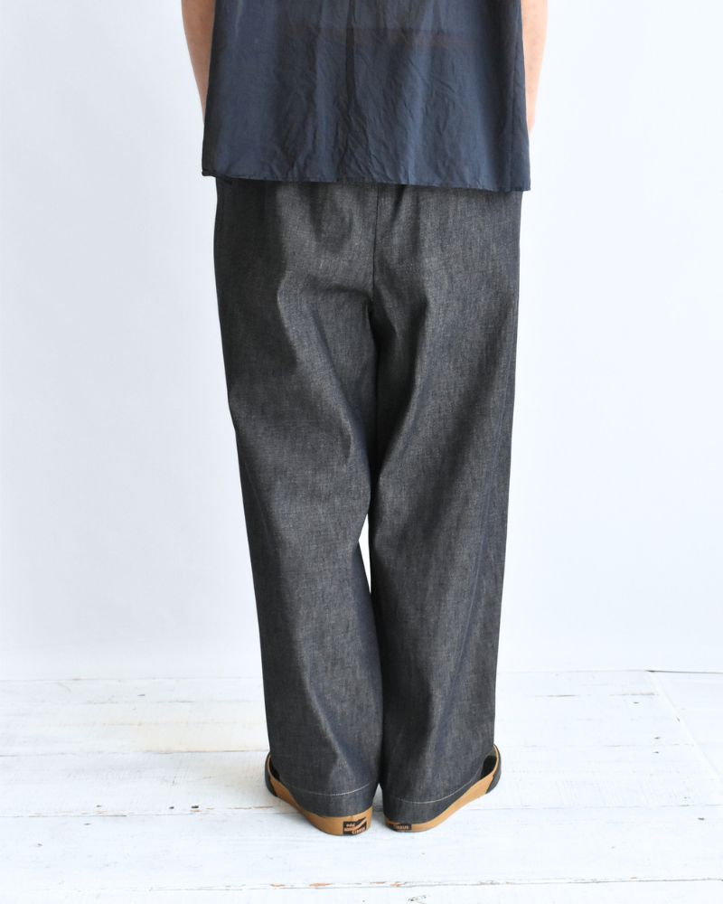 HAKU-DENIM Tuck Pants in Indigo