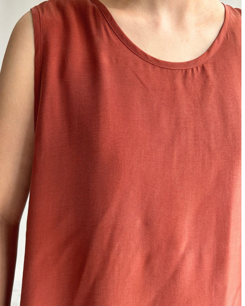 AMARA Sleeveless Pullover in Chestnut