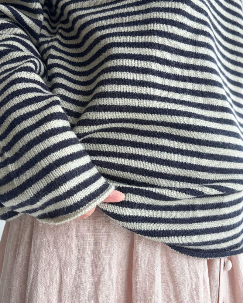 Border knit pullover in Pebblegray/Navy