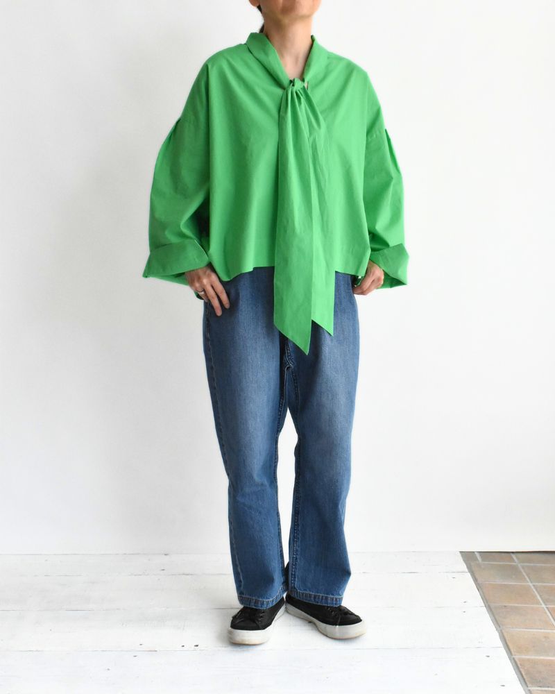 Tie collar blouse in Green
