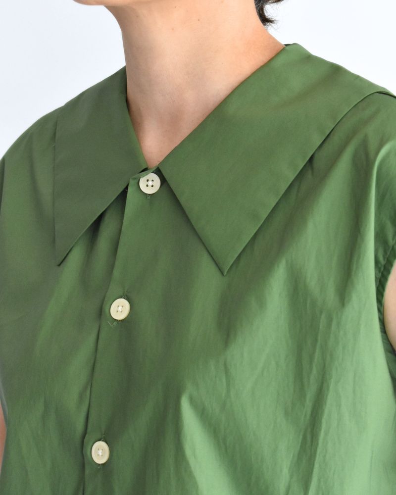 LALA-POPLIN Sleeveless Blouse in Green