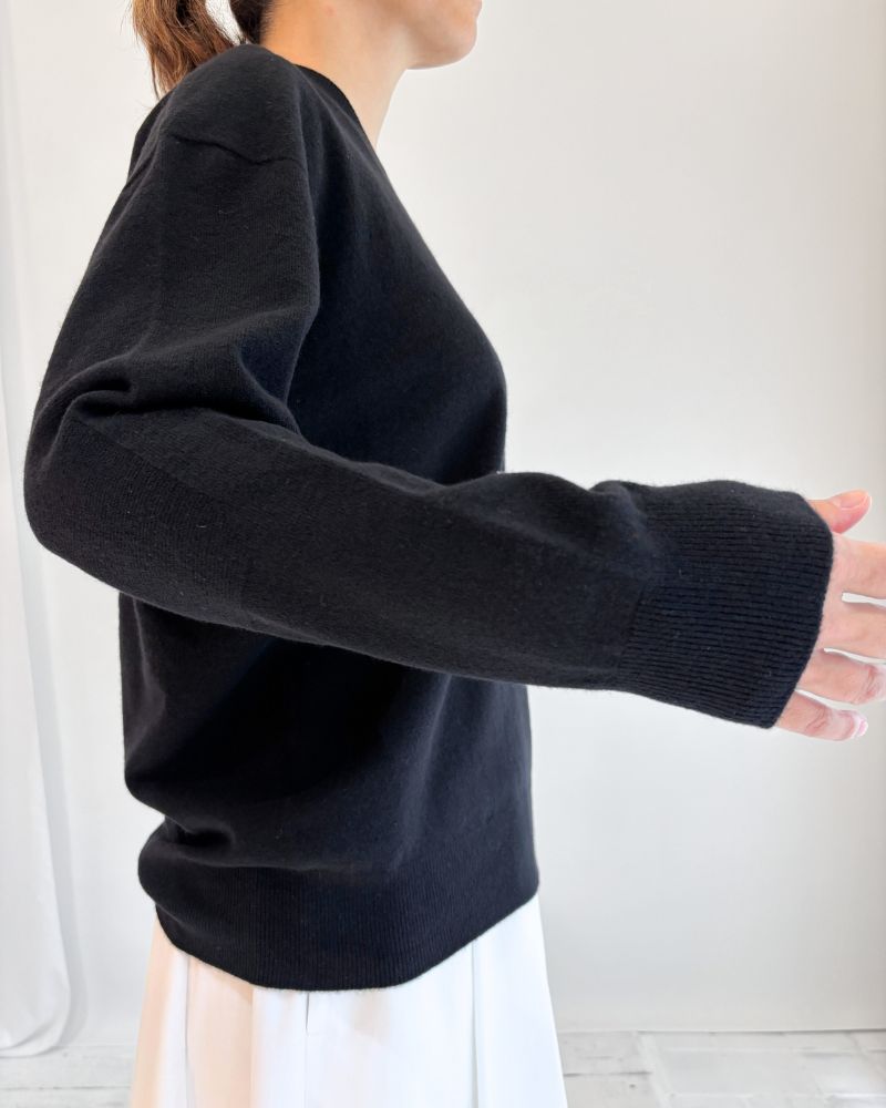 GINNY V-neck knit pullover in Black