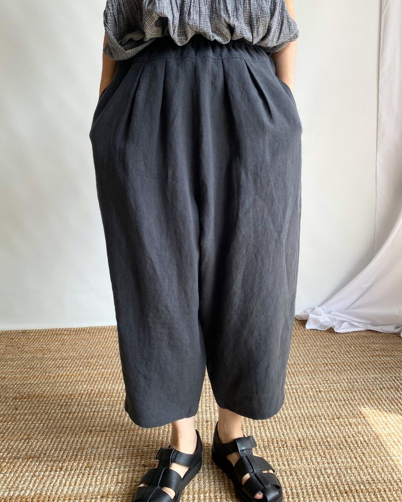 Egg Pants (LINEN) in Sumi