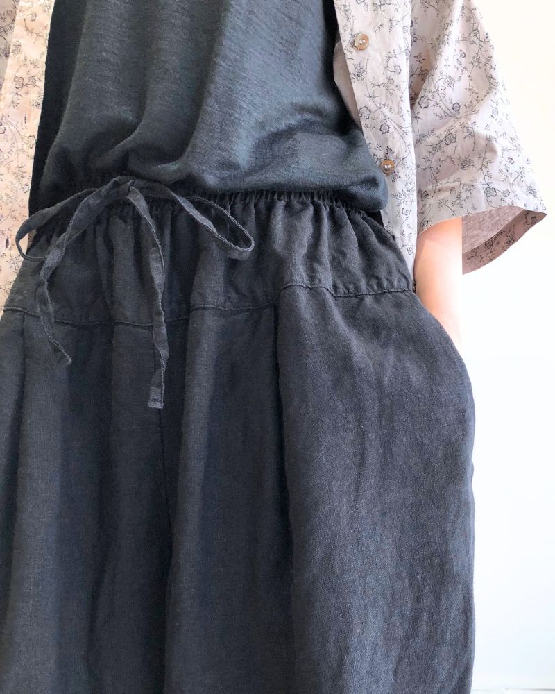 Antique scallop lace wide pants in Noir
