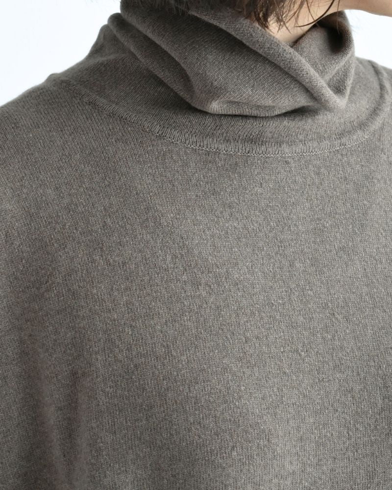12GG Plain Stitch Drop Shoulder Polo Neck with Slit in Mocha