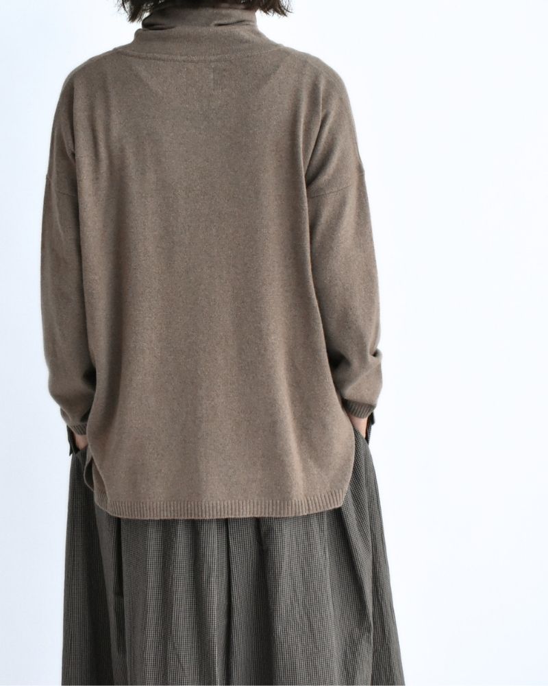 12GG Plain Stitch Drop Shoulder Polo Neck with Slit in Mocha