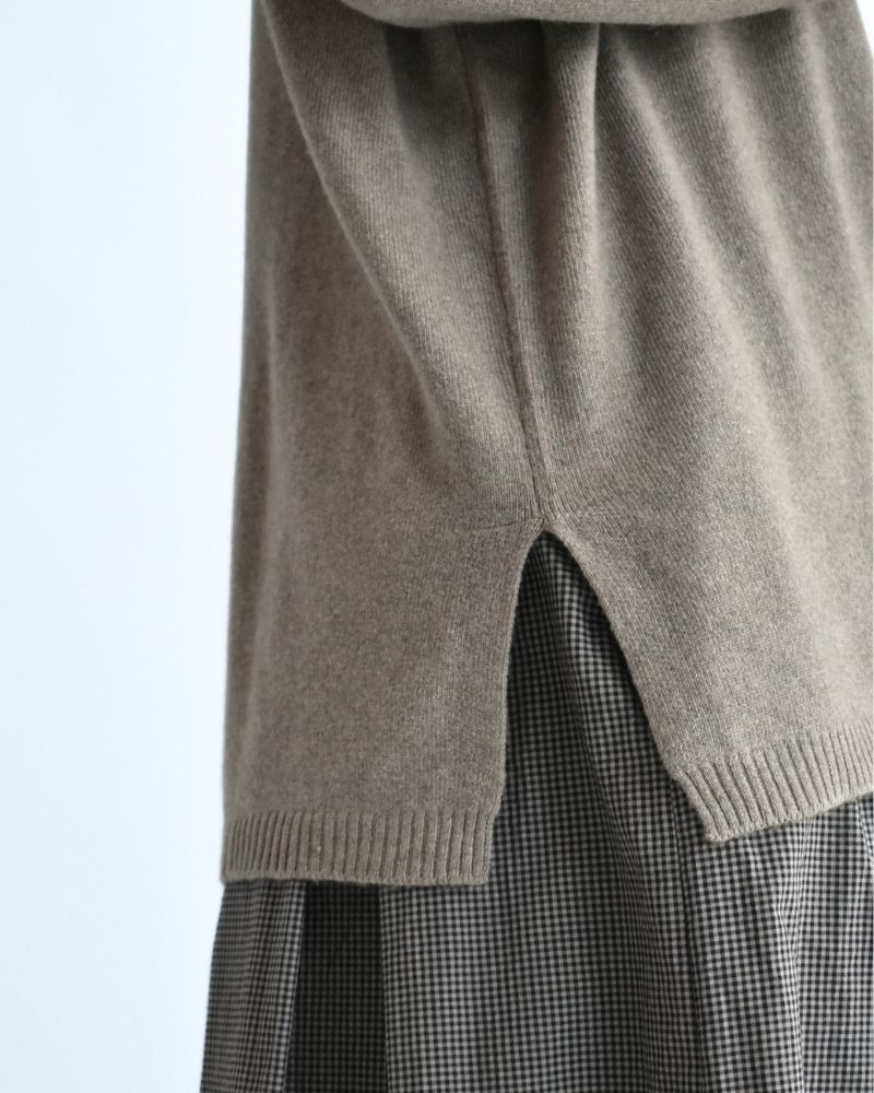 12GG Plain Stitch Drop Shoulder Polo Neck with Slit in Mocha