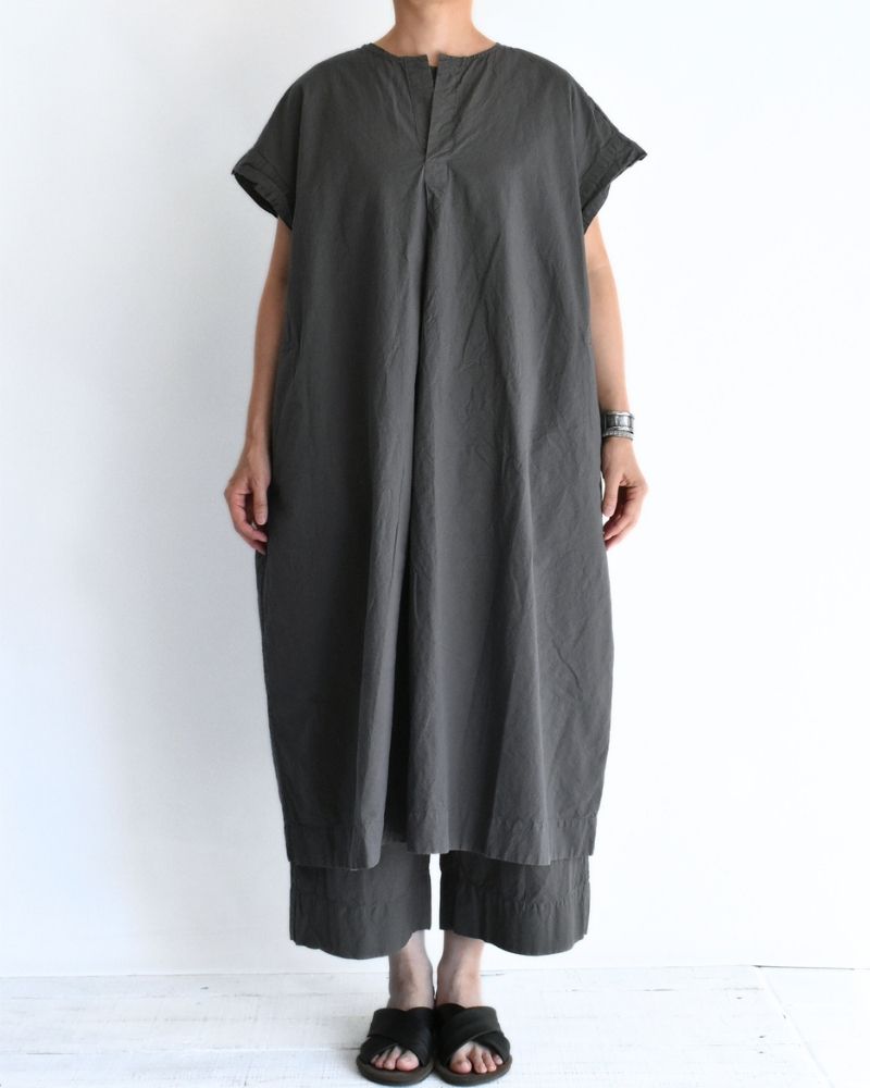 Shrink Sleeveless Dress in Gray