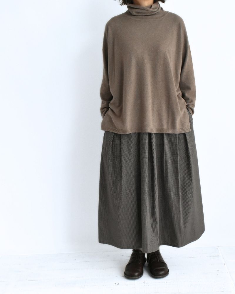 12GG Plain Stitch Drop Shoulder Polo Neck with Slit in Mocha