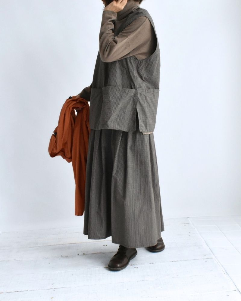 12GG Plain Stitch Drop Shoulder Polo Neck with Slit in Mocha