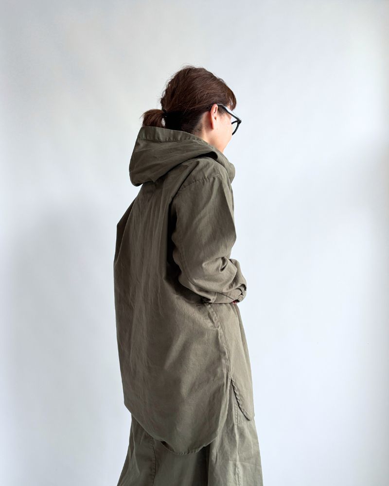 COTTON HERRINGBONE WASH HOODED PULLOVER SHIRT in KhakiHerringbone