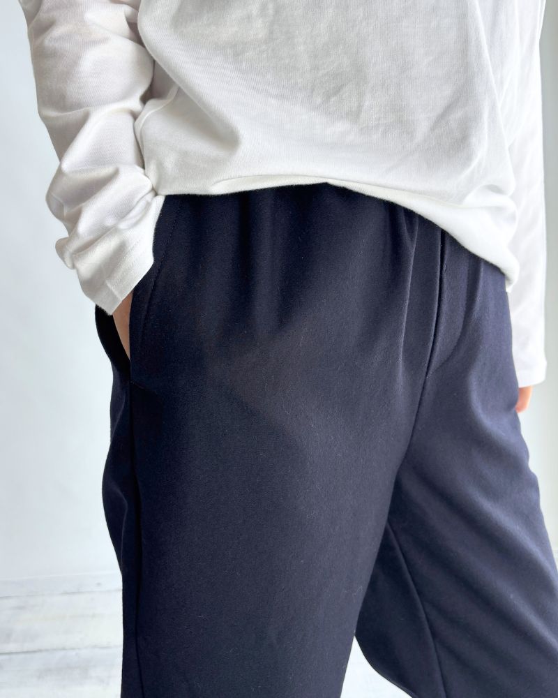 WOOL FLANNEL EASY TAPERED PANTS in Navy