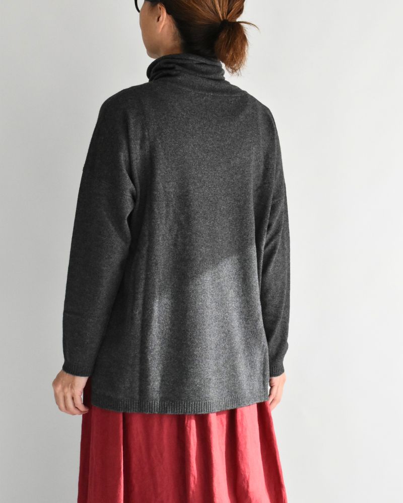 PLAIN STITCH DROP SHOULDER POLO NECK WITH SLIT in Charcoal