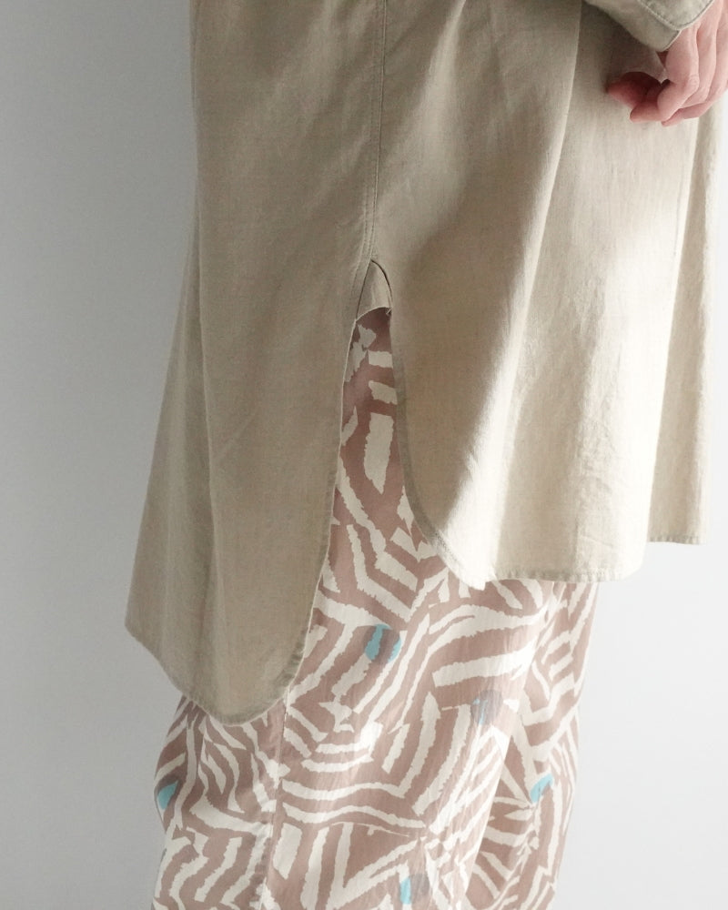 CREW-NECK BOSOM LONG SHIRT WITH MINI PINTUCK in Beige