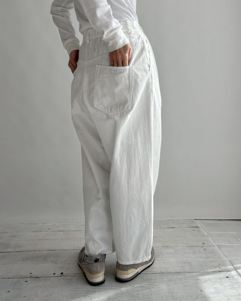 Cocoon Tapered Pants (DENIM) in White