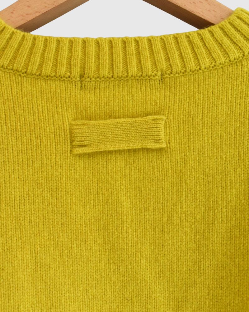 AURA V-neck knit pullover in Yellow