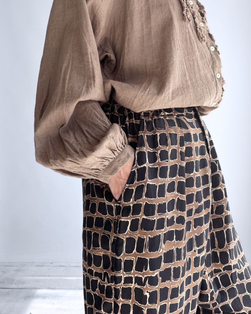 Cobblestone Pattern Easy Pants in CamelBlack