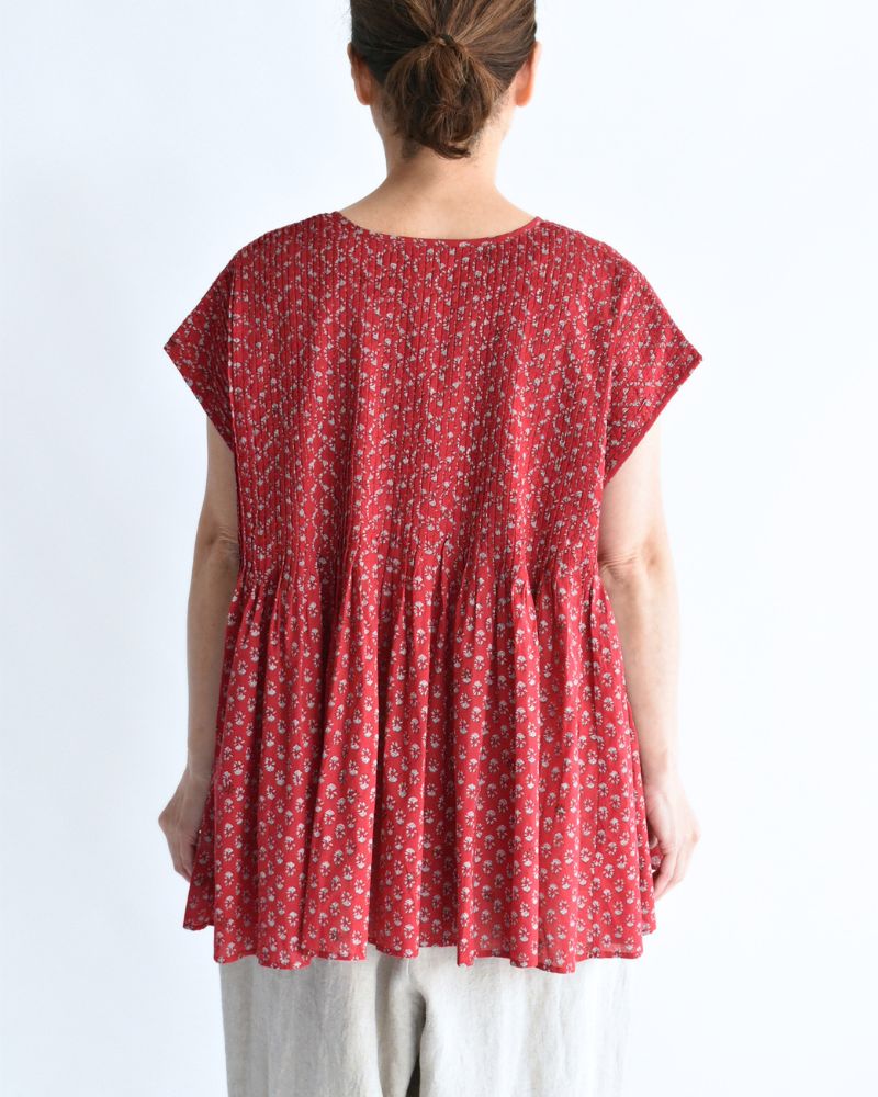 Crew-neck Button French Sleeve Shirt with Pintuck in Red