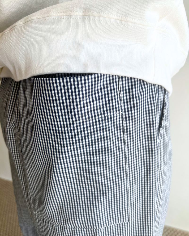 HAKAMA-W Tuck Easy Pants in NavyCheck