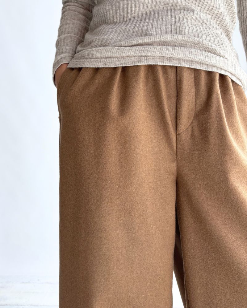 WOOL FLANNEL EASY WIDE PANTS in Camel