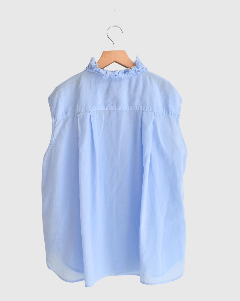 Sleeveless Frill blouse in Blue