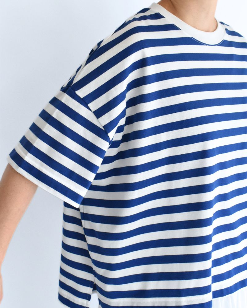Crew-Neck Slit T-Shirt in Blue/White