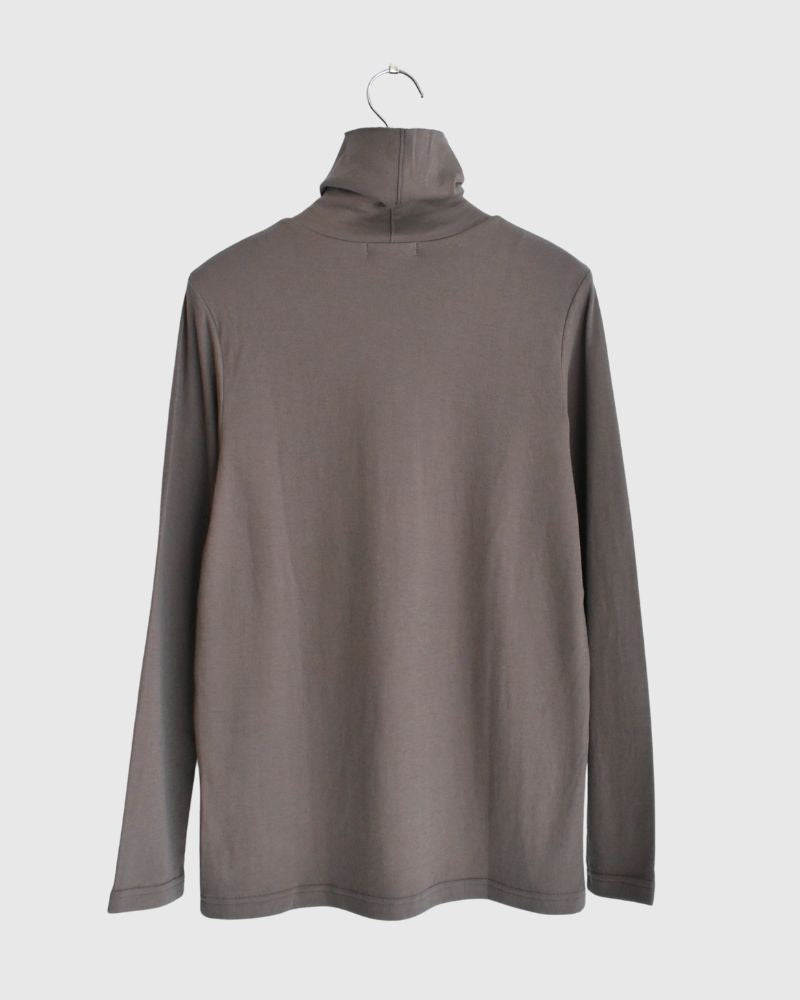 TURTLENECK PULLOVER in Brown