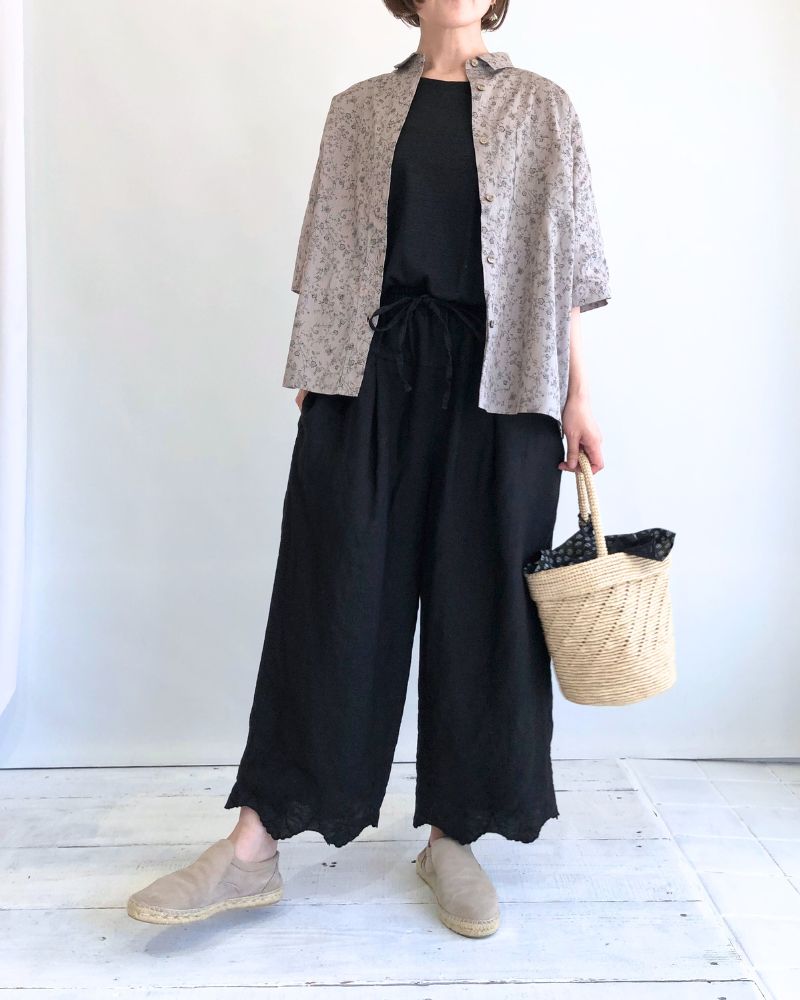 Antique scallop lace wide pants in Noir