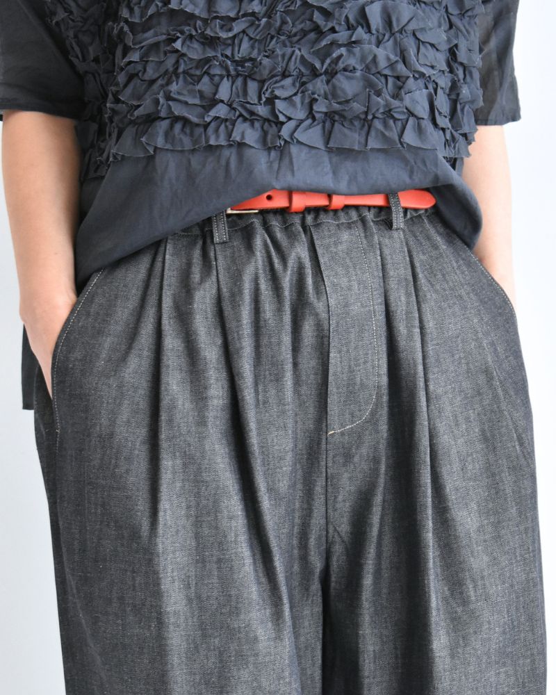 HAKU-DENIM Tuck Pants in Indigo