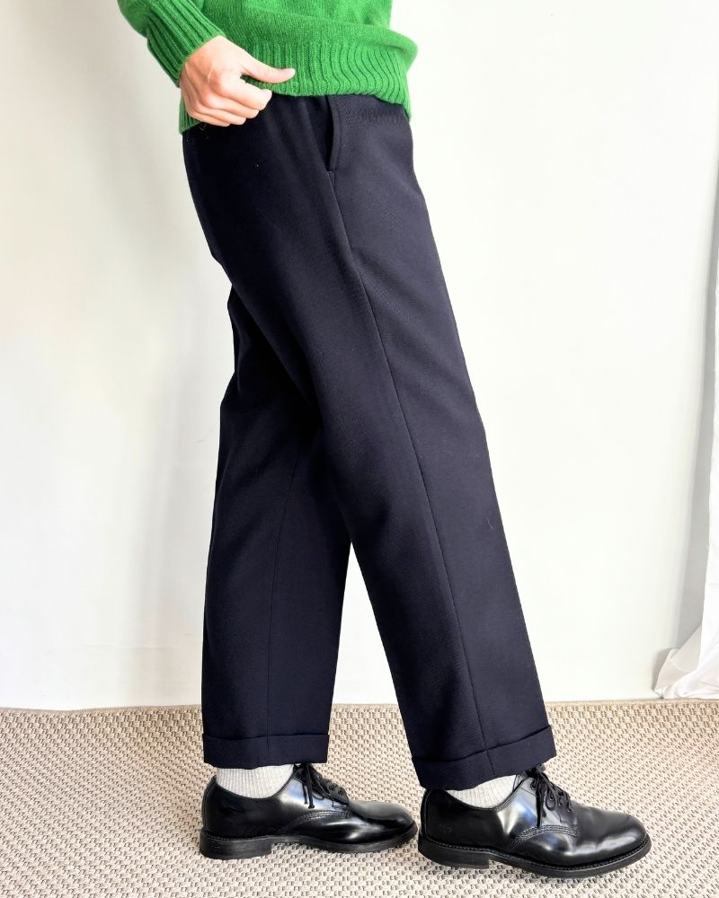 ROBIN-WO Center Pleated Tapered Pants in Navy