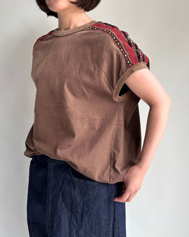 Vintage-style Tyrolean Tape Sleeveless T-shirt in Brown
