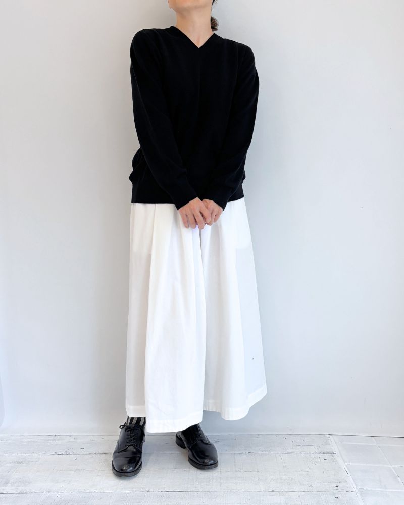 GINNY V-neck knit pullover in Black