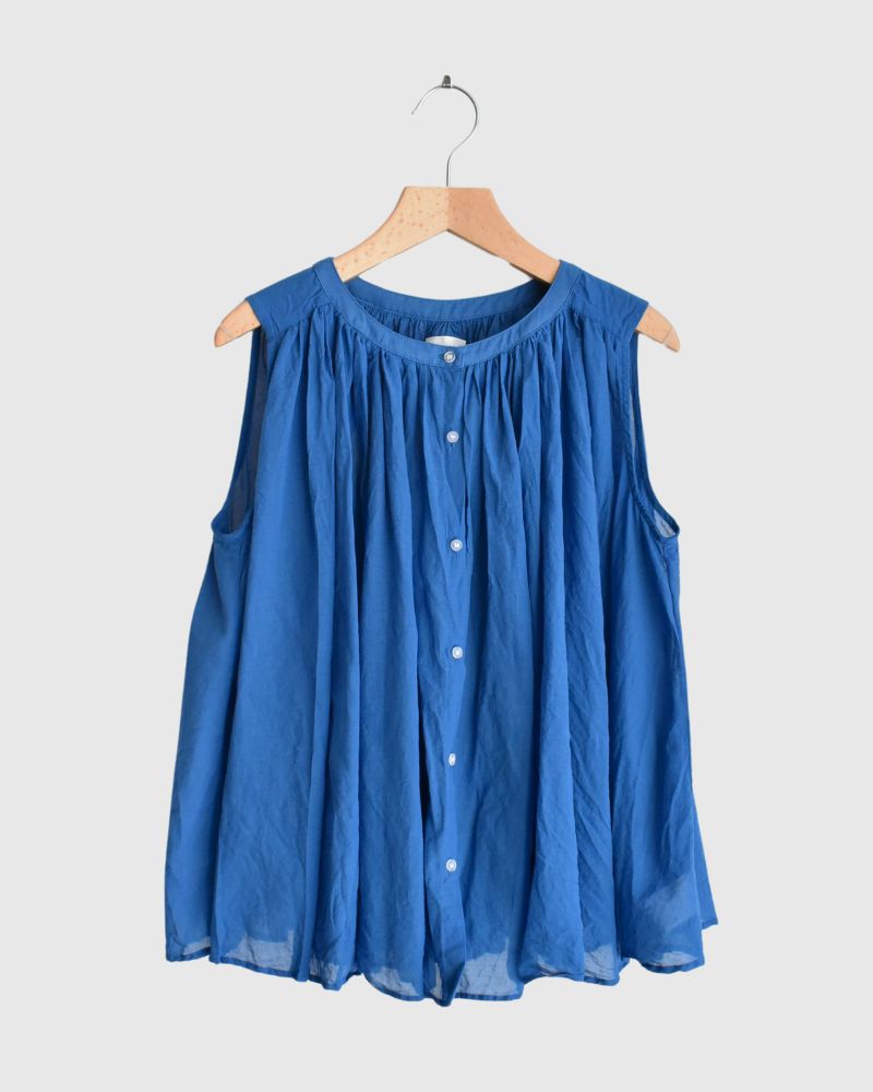 Cotton voile sleeveless gathered blouse in Blue