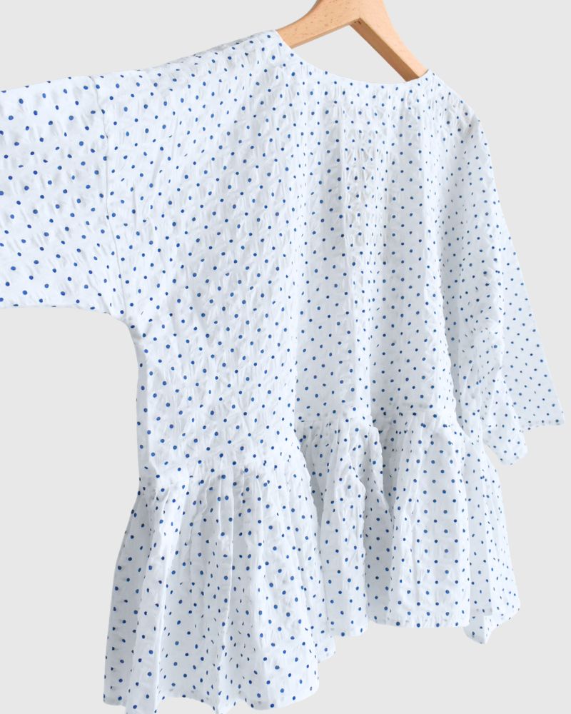 Ripple Dot Cache-coeur Blouse in White/Blue