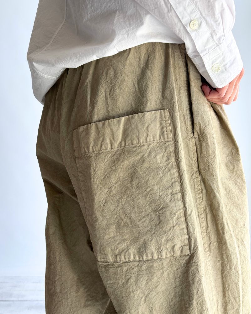 Garment dyed pants in Beige