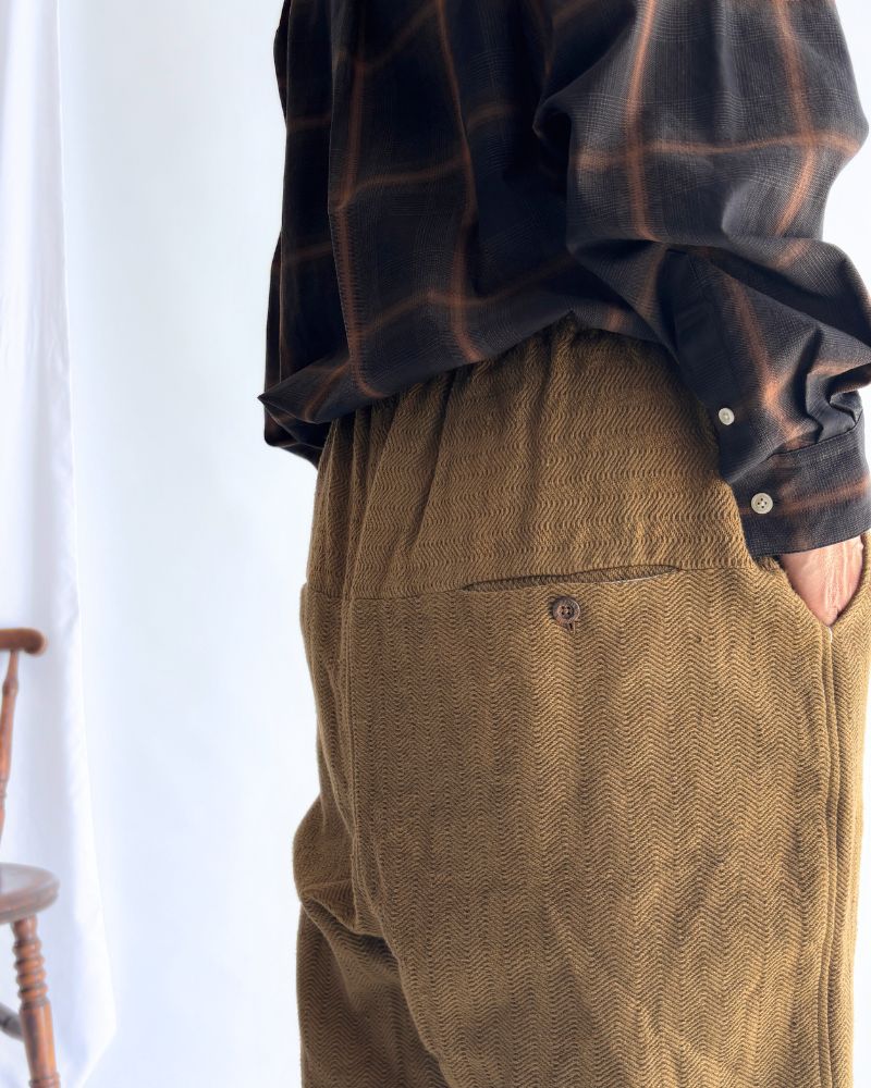 TEORI Cotton Herringbone Easy Tapered Pants in KhakiBrown