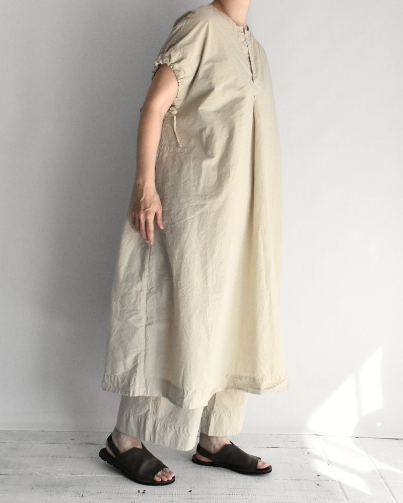 Shrink Sleeveless Dress in Beige