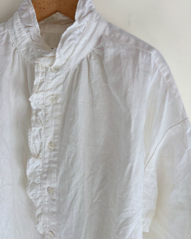Denim ruffle blouse in WhiteDenim