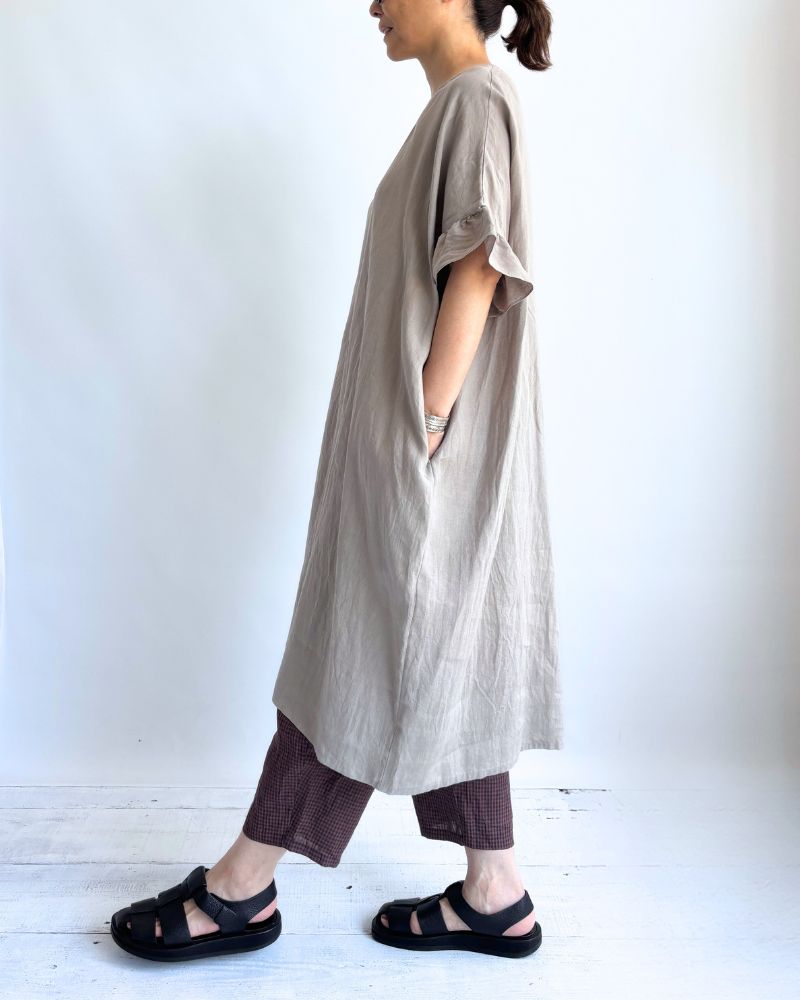 Frill top dress (LINEN) in Greige