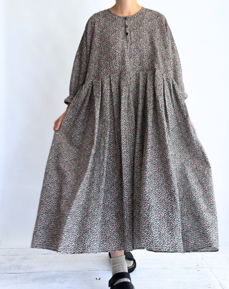 Small Flower Tuck Dress in BlackFlower