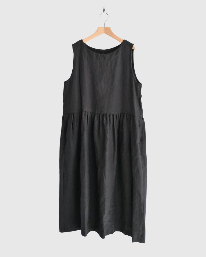 Sleeveless Gathered Dress (LINEN) in Black
