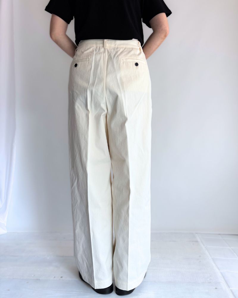 KARL-CHINO Center Press Pants in OffWhite
