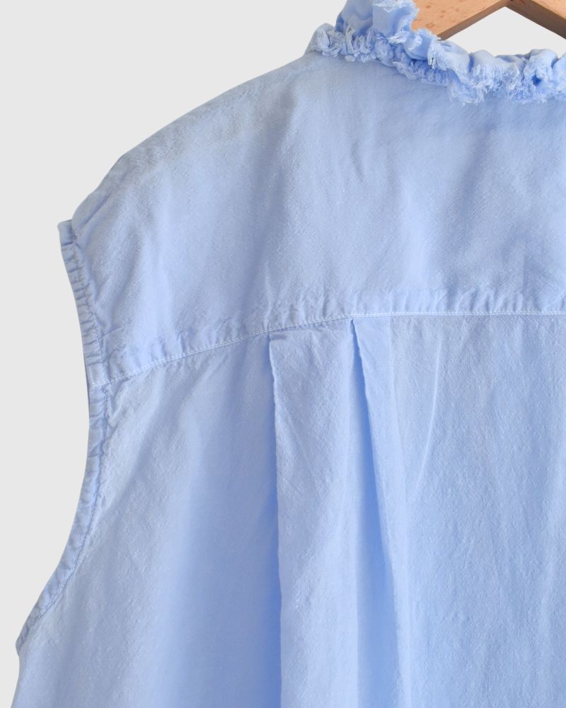 Sleeveless Frill blouse in Blue