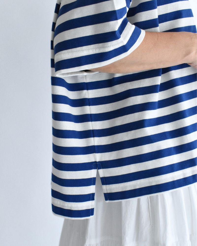 Crew-Neck Slit T-Shirt in Blue/White