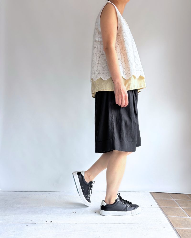 Wide Tuck Shorts in Black